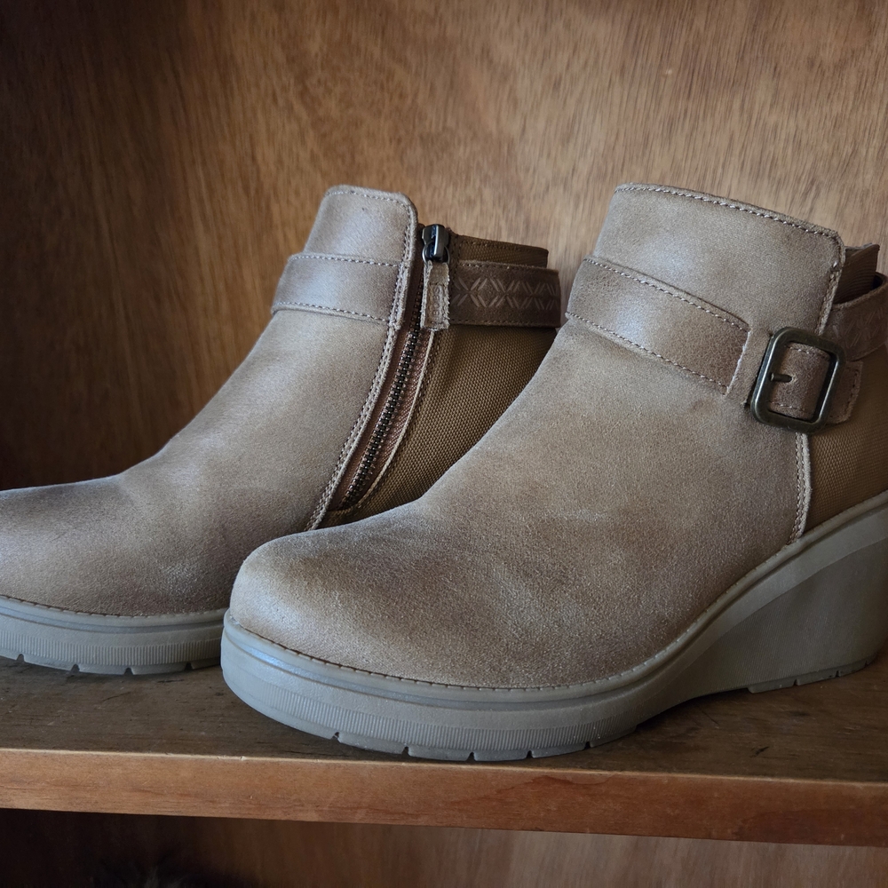 Skechers Women's Brown Ankle Booties